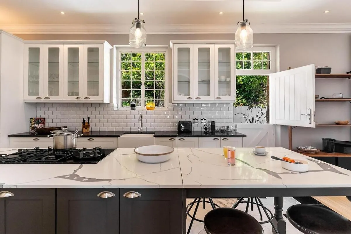 Villa Solara - Fresnaye Heritage Villa With Pool, Jacuzzi And Views Cape Town